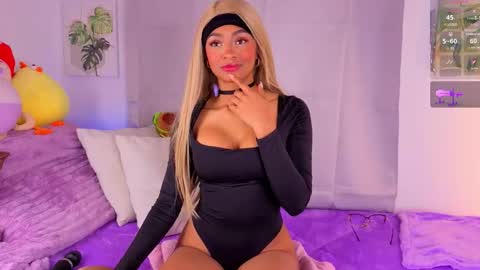 Snapshot of heily_fox chatting on 15, 11, 2025 HEILY online show from 15, 11, 2025