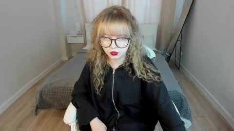 Snapshot of helen_carson chatting on 20, 4, 2026 Helen Carson online show from 20, 4, 2026