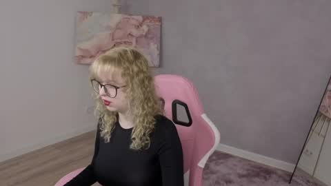 Snapshot of helen_carson chatting on 21, 5, 2026 Helen Carson online show from 21, 5, 2026