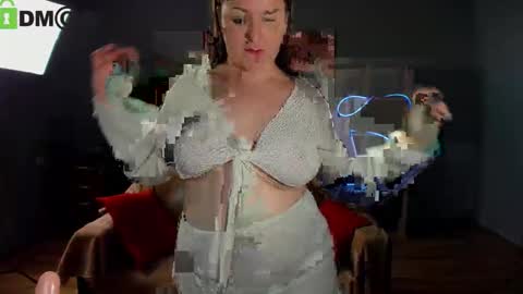 Snapshot of helen_elliot chatting on 10, 10, 2025 Helen Elliot online show from 10, 10, 2025
