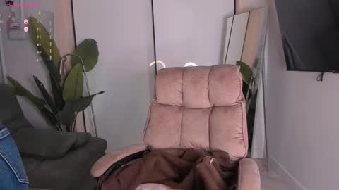 Snapshot of helena_lorente chatting on 9, 11, 2025 Helen online show from 9, 11, 2025