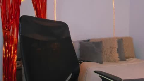 Helena Santos  online show from 2, 11, 2025