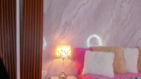 Helena Santos  online show from 4, 2, 2026