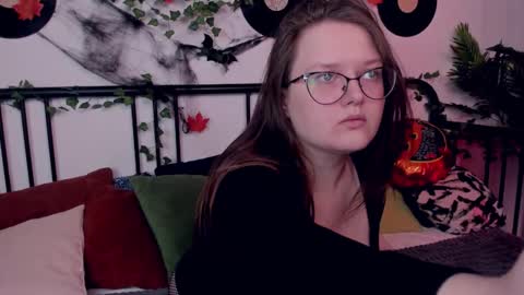 helendanvers online show from 4, 11, 2025