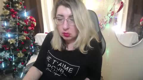 Snapshot of helenenigma chatting on 8, 1, 2025 helenenigma online show from 8, 1, 2025