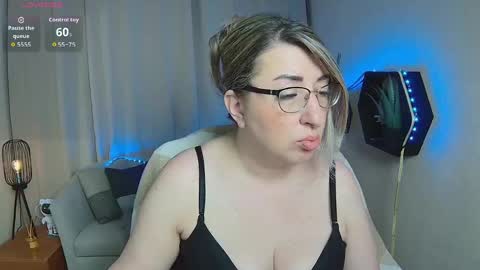 Snapshot of helenenigma chatting on 30, 4, 2026 helenenigma online show from 30, 4, 2026