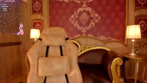 Snapshot of helenstanfordd chatting on 23, 10, 2025 Helen or Hells online show from 23, 10, 2025