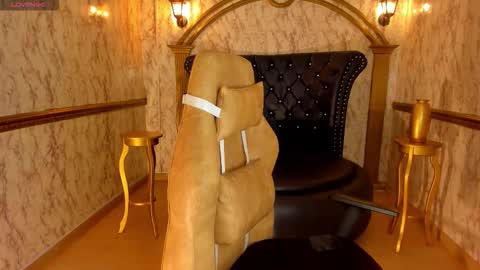 Snapshot of helenstanfordd chatting on 10, 11, 2025 Helen or Hells online show from 10, 11, 2025