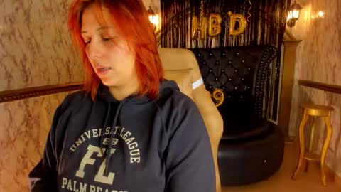 Snapshot of helenstanfordd chatting on 13, 11, 2025 Helen or Hells online show from 13, 11, 2025