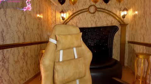 Snapshot of helenstanfordd chatting on 20, 11, 2025 Helen or Hells online show from 20, 11, 2025