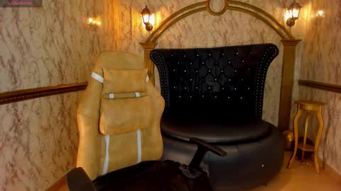 Snapshot of helenstanfordd chatting on 24, 11, 2025 Helen or Hells online show from 24, 11, 2025