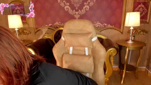 Snapshot of helenstanfordd chatting on 26, 11, 2025 Helen or Hells online show from 26, 11, 2025