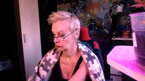 Snapshot of helgahimmele chatting on 5, 4, 2026 Helga online show from 5, 4, 2026