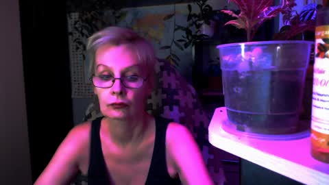 Snapshot of helgahimmele chatting on 10, 4, 2026 Helga online show from 10, 4, 2026