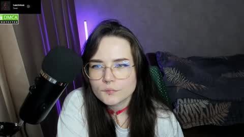Snapshot of hell_hotline chatting on 11, 12, 2024 Red online show from 11, 12, 2024