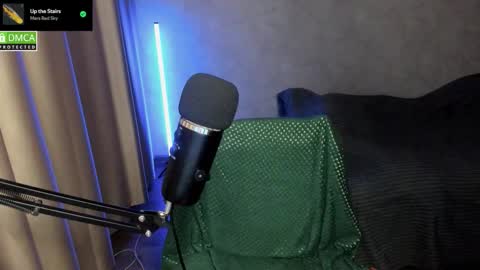 Snapshot of hell_hotline chatting on 18, 12, 2025 Red online show from 18, 12, 2025