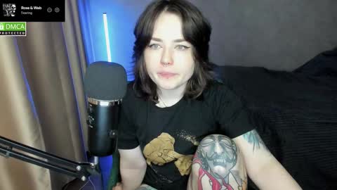 Snapshot of hell_hotline chatting on 19, 12, 2025 Red online show from 19, 12, 2025