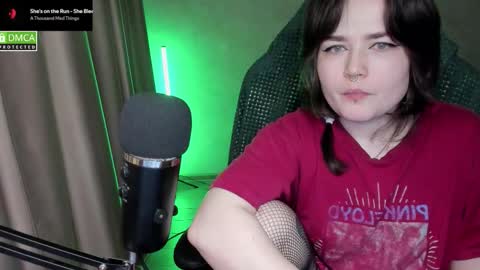 Snapshot of hell_hotline chatting on 2, 3, 2026 Red online show from 2, 3, 2026