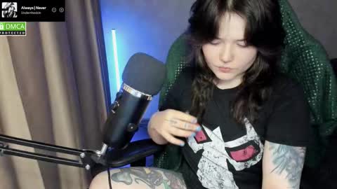 Snapshot of hell_hotline chatting on 10, 3, 2026 Red online show from 10, 3, 2026