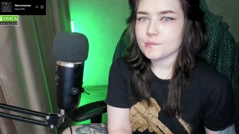 Snapshot of hell_hotline chatting on 31, 3, 2026 Red online show from 31, 3, 2026