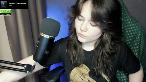 Snapshot of hell_hotline chatting on 3, 4, 2026 Red online show from 3, 4, 2026