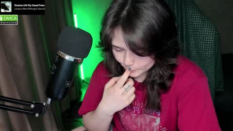 Snapshot of hell_hotline chatting on 11, 4, 2026 Red online show from 11, 4, 2026