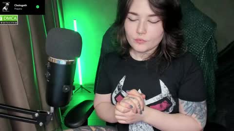 Snapshot of hell_hotline chatting on 27, 4, 2026 Red online show from 27, 4, 2026