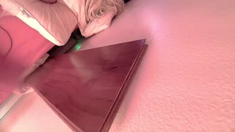 Snapshot of hellboy29ts chatting on 3, 12, 2025 Roxanne online show from 3, 12, 2025