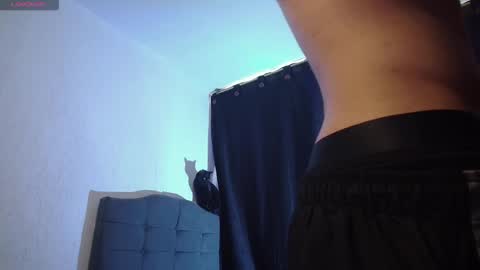 Snapshot of hellcat_xx chatting on 28, 9, 2025 CROW online show from 28, 9, 2025