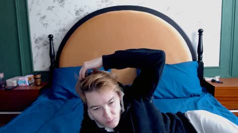 Snapshot of helldollz chatting on 13, 10, 2025 HellDollz online show from 13, 10, 2025