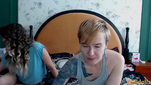 Snapshot of helldollz chatting on 22, 10, 2025 HellDollz online show from 22, 10, 2025