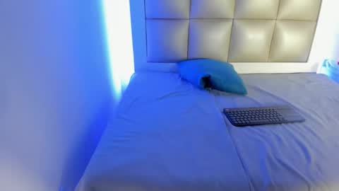 hellen__smith_ online show from 13, 1, 2026