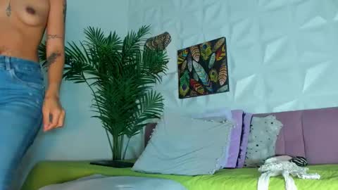 Snapshot of hellen_sky_ chatting on 24, 11, 2025 hellen online show from 24, 11, 2025