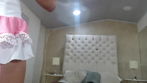 Snapshot of hellenmoore_x chatting on 22, 6, 2026 Hellen online show from 22, 6, 2026
