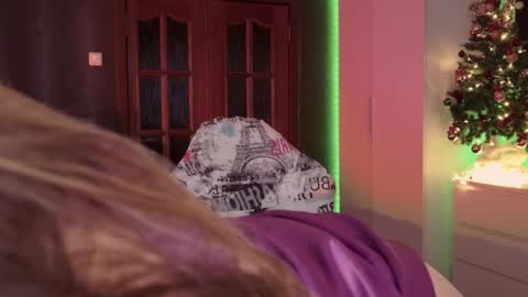 Alisia  Monday to Friday from 10 am to 4 pm GMT 2 online show from 19, 12, 2025