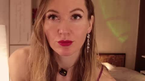 Snapshot of hello_lisha chatting on 6, 7, 2026 Alisia Monday to Friday from 10 am to 4 pm GMT 2 online show from 6, 7, 2026