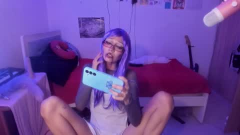 Raven and Momo online show from 3, 11, 2025