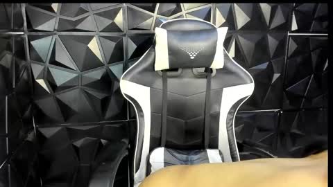 Snapshot of heluehorny13 chatting on 2, 2, 2026 heluehorny13 online show from 2, 2, 2026