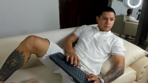 Snapshot of henrydouglas chatting on 3, 4, 2026 henrydouglas online show from 3, 4, 2026