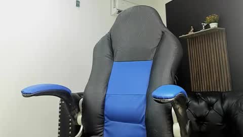 Snapshot of henrydouglas chatting on 17, 4, 2026 henrydouglas online show from 17, 4, 2026