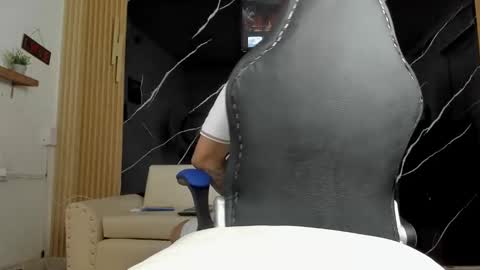 Snapshot of henrydouglas chatting on 27, 4, 2026 henrydouglas online show from 27, 4, 2026