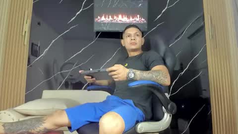 Snapshot of henrydouglas chatting on 28, 4, 2026 henrydouglas online show from 28, 4, 2026