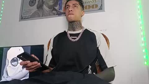 Snapshot of henzzeld420 chatting on 19, 3, 2026 Henzeld online show from 19, 3, 2026