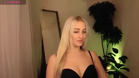 Snapshot of here_wego_again_ chatting on 24, 3, 2026 Elise online show from 24, 3, 2026