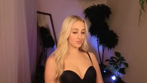 Snapshot of here_wego_again_ chatting on 31, 3, 2026 Elise online show from 31, 3, 2026