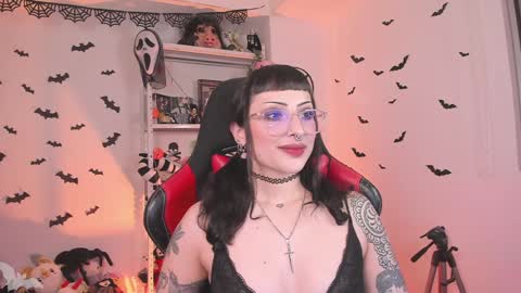 Snapshot of herinfernalmajesty chatting on 23, 1, 2025  Marie  online show from 23, 1, 2025