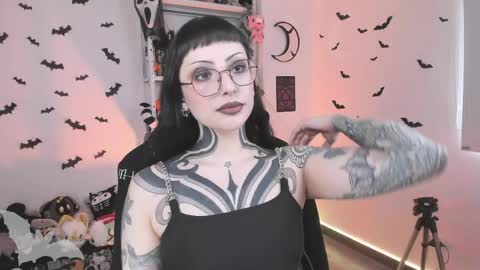 Snapshot of herinfernalmajesty chatting on 8, 4, 2026 Marie online show from 8, 4, 2026