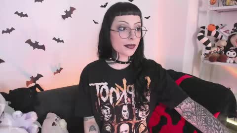 Snapshot of herinfernalmajesty chatting on 21, 4, 2026 Marie online show from 21, 4, 2026