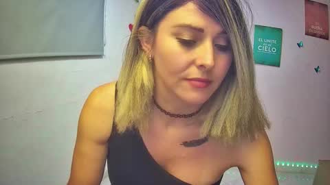 Hestesiaxx online show from 18, 11, 2025