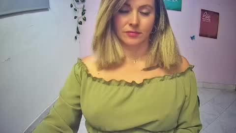 Snapshot of hestesiaxx chatting on 20, 4, 2026 Hestesiaxx online show from 20, 4, 2026